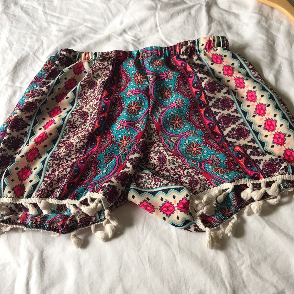 Loose shorts patterned